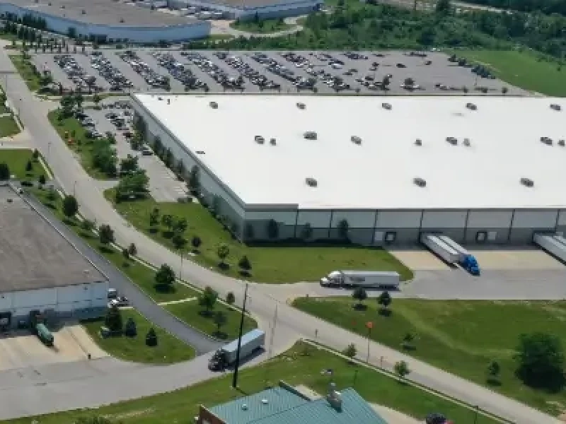 Blog Thumbnail Wide  Distribution center with truck delivering and collecting goods